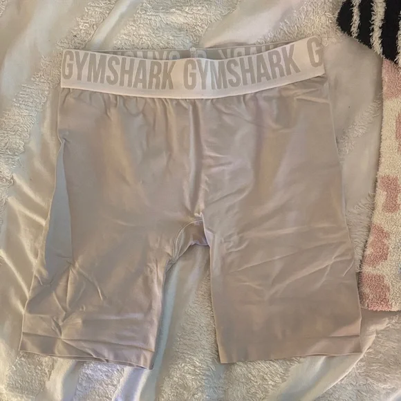 beige gymshark biker shorts - Picture 2 of 4